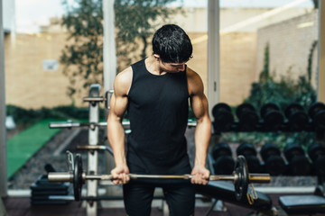 Fototapeta na wymiar Man doing exercise in gym
