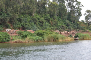 Dorf an der K&uuml;ste der Insel Idjwi im Kivusee (Kongo)