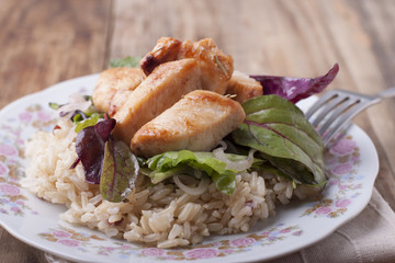  Fried chicken with rice and salad.