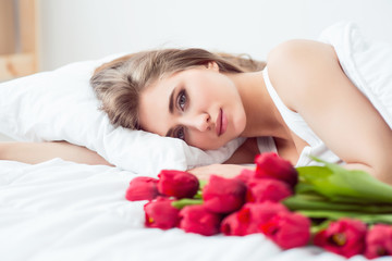 Obraz na płótnie Canvas Pleasant charming girl lying in bed