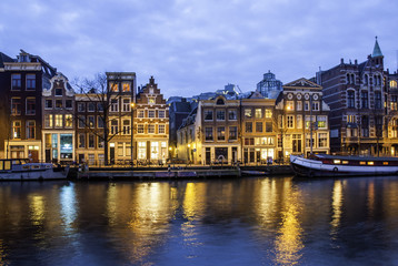 Fototapeta na wymiar オランダ・アムステルダムの夜景