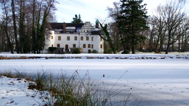 Sallgast Schloss im Winter vid 01