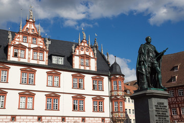 Prinz-Albert-Denkmal undStadthaus in Coburg, Deutschland