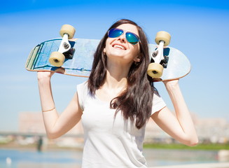  Woman skateboard, close up, smile