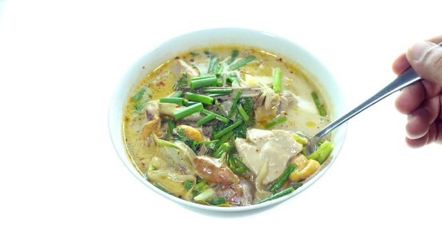 Coconut soup with chicken, Follow focus
