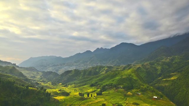 Timelapse video Sunrise of Rice terrace at Sapa valley in a cloudy day, Vietnam 