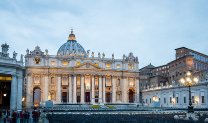 Obraz premium Vatican, ITALY, St. Peter's Basilica and fountain at Vatican city