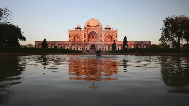 Humayns tomb, an UNESCO world heritage site and fine example of Mughal architecture in Delhi.