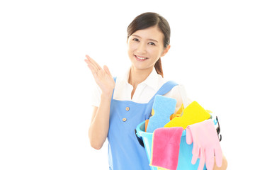 掃除用具を持つ女性