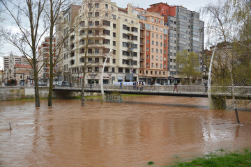 rio arlanzón desbordado en Burgos