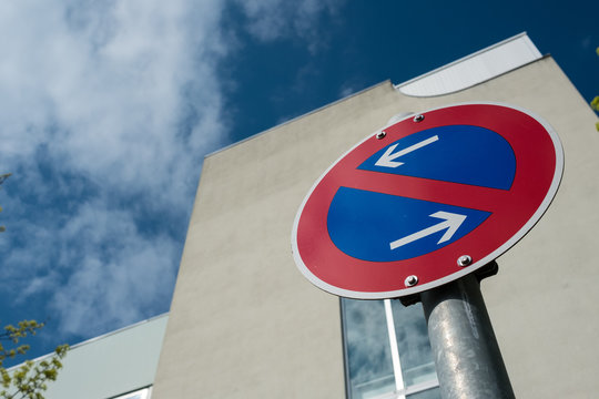 Schild eingeschr&auml;nktes Halteverbot