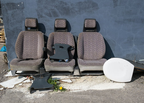 Sperrm&uuml;ll aus Autositzen und Klodeckel