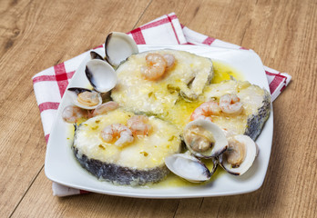 Merluza con marisco