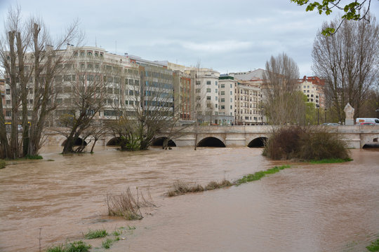 crecida del Río Arlanzón a su paso por Burgos