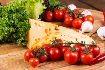 cheese with fresh vegetables