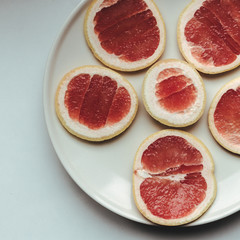 Fototapeta na wymiar grapefruit slices on plate