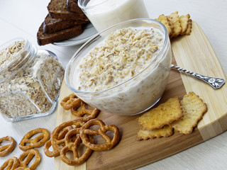 oatmeal with milk and cookies
