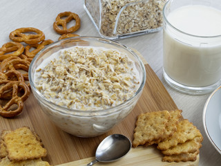 oatmeal with milk and cookies
