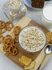 oatmeal with milk and cookies
