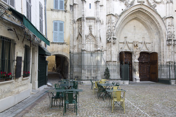Fototapeta na wymiar St Pierre Church and Square, Avignon
