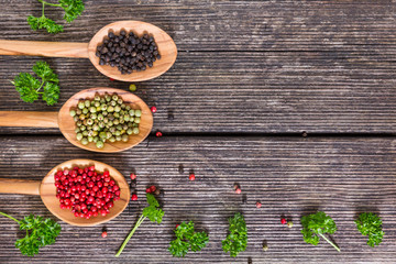 Pfefferauswahl mit Petersilie