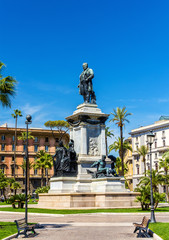 Fototapeta premium Monument to Cavour on the square of its name in Rome