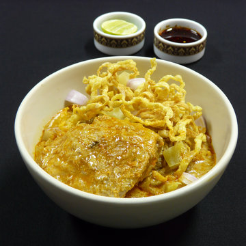 thai food khao soi kai northern-style chicken curried noodles soup 11