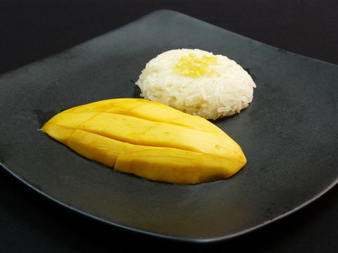 thai food dessert khao niew ma muang mango sticky rice 3