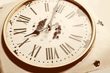 Obraz na płótnie Canvas Round vintage wall clock, close up