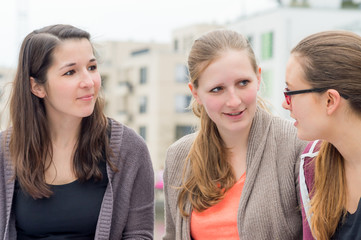 freundinnen treffen sich