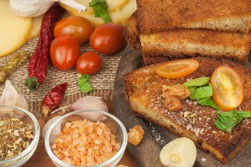 Fried bread with garlic and tomatoes. Toast to eat. Domestic food preparation. Quick to prepare meals for guests.
