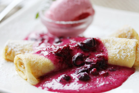 Pancakes With Berry Sauce