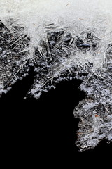 Obraz premium Kryształy lodu na czarnym tle