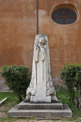 small angel folding hands