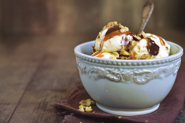 Vanilla ice cream with nuts,chocolate and caramel.