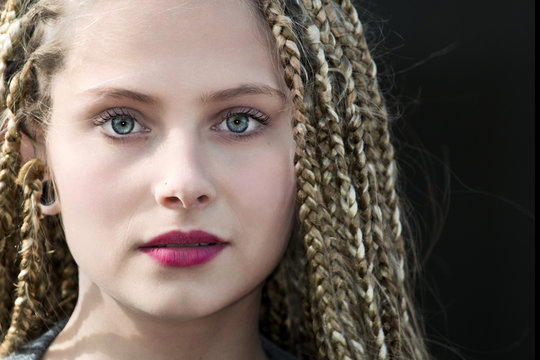 Adolescente asustada / jara 4196