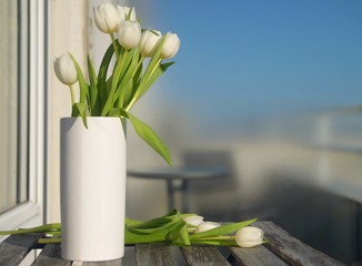   White tulips background 

