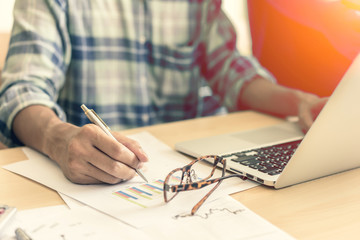Naklejka premium businessman working in office for discussing documents and ideas