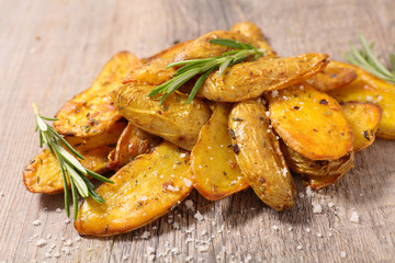 roasted potato with curcuma and rosemary
