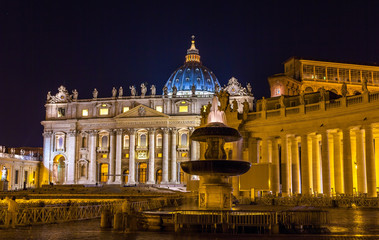 Obraz premium Northern fountain on St. Peter's Square in Vatican