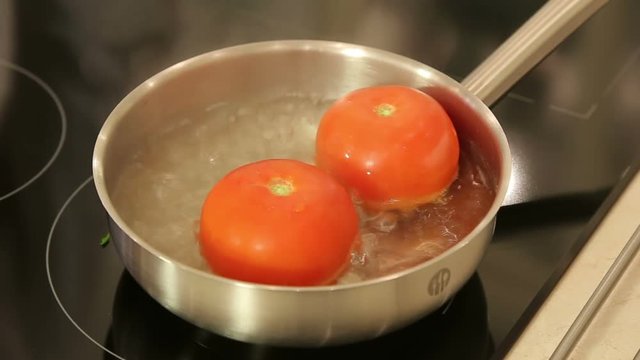 Blanching tomatoes in a stewpan