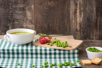 Peas cream with radishes
