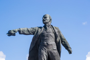Fototapeta na wymiar lenin monument soviet