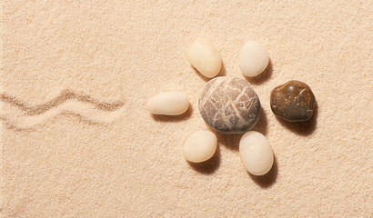 Fototapeta na wymiar Turtle made of sea stones with mark of tail on sand