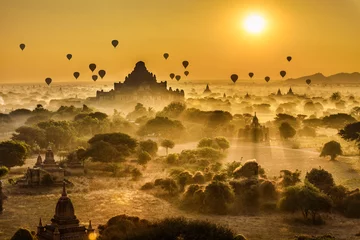 Foto op Canvas Schilderachtige zonsopgang boven Bagan in Myanmar © Nick Fox