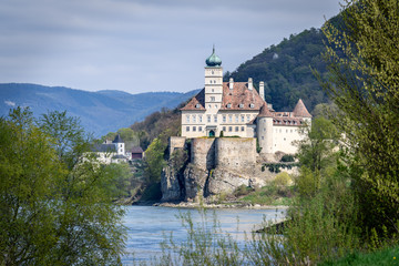 Fototapeta na wymiar Schonbuhel Schloss