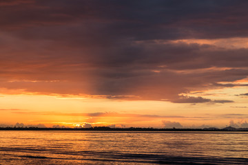 Fototapeta na wymiar Sunset on the ocean beach.