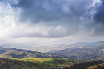Obraz premium Clouds and thunderhead in spring mountains