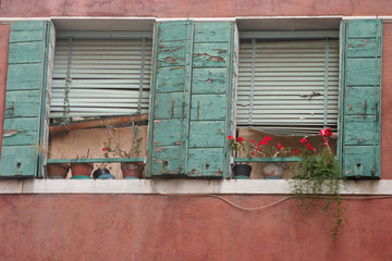 Fototapeta na wymiar windows with shutter 