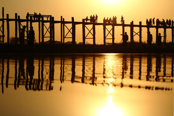 lifestyle of U-Bein Bridge